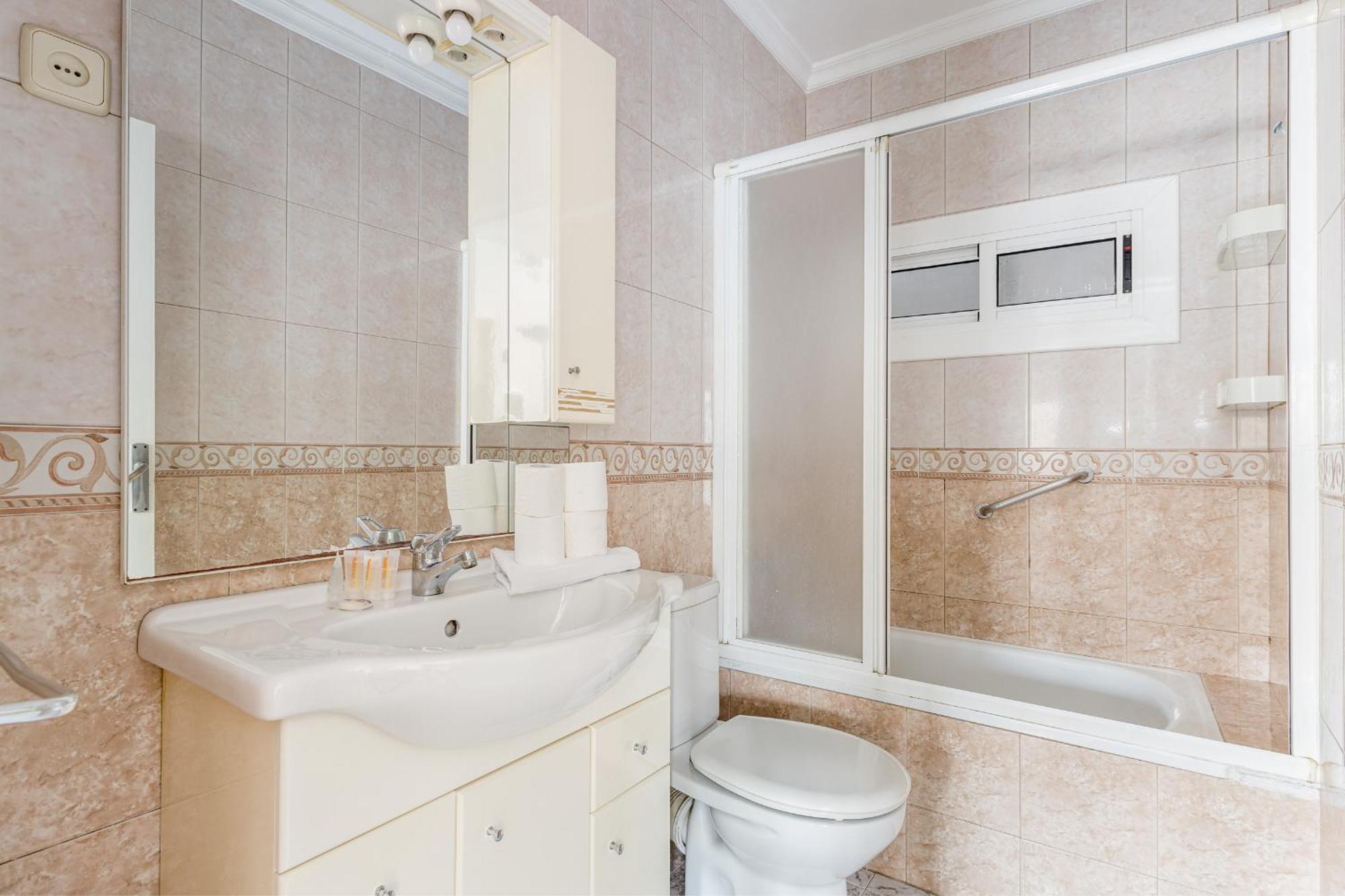 Besos - Bright Apartment Close To Congress & Port Sant Adrià de Besòs Exteriör bild