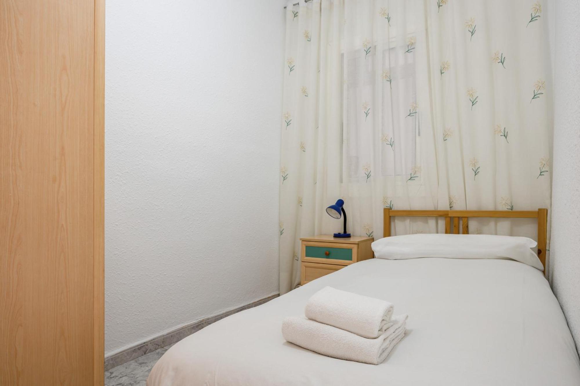 Besos - Bright Apartment Close To Congress & Port Sant Adrià de Besòs Exteriör bild